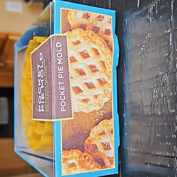 Vintage 2009 NIB William-Sonoma Lattice Pocket Pie Lattice Mold Mini Pie Maker - Picture 3 of 17